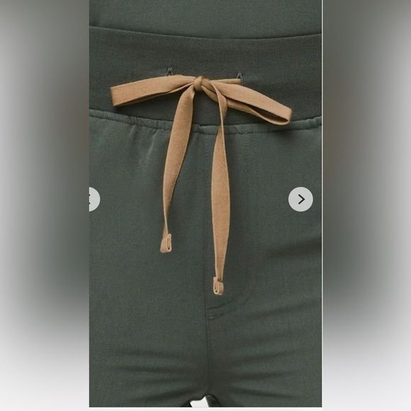 Figs Zamara Woman High Waisted Jogger Pants. NWOT
Size M. - Picture 11 of 12